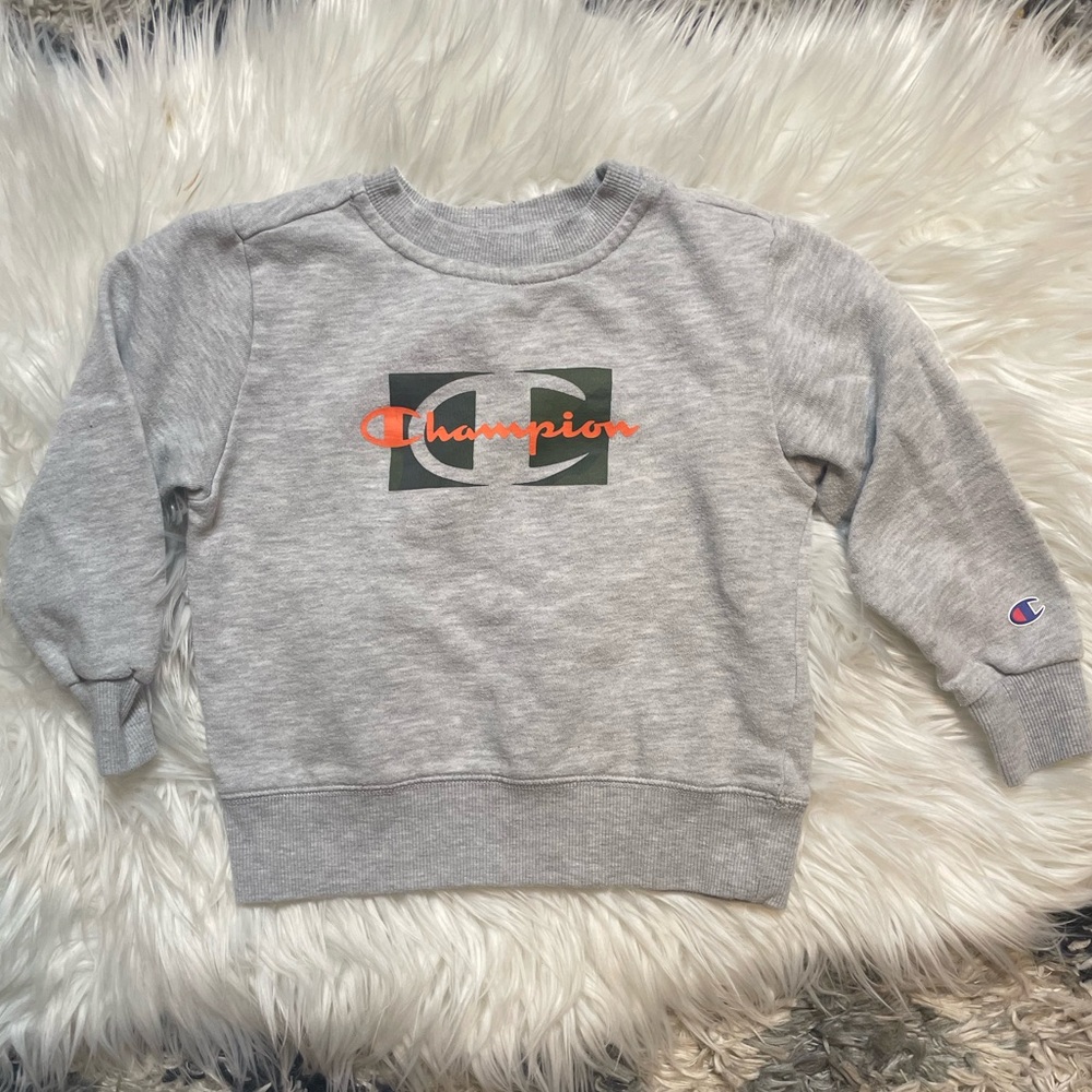 🛑SOLD🛑Champion Boys 4T Crewneck Sweatshirt